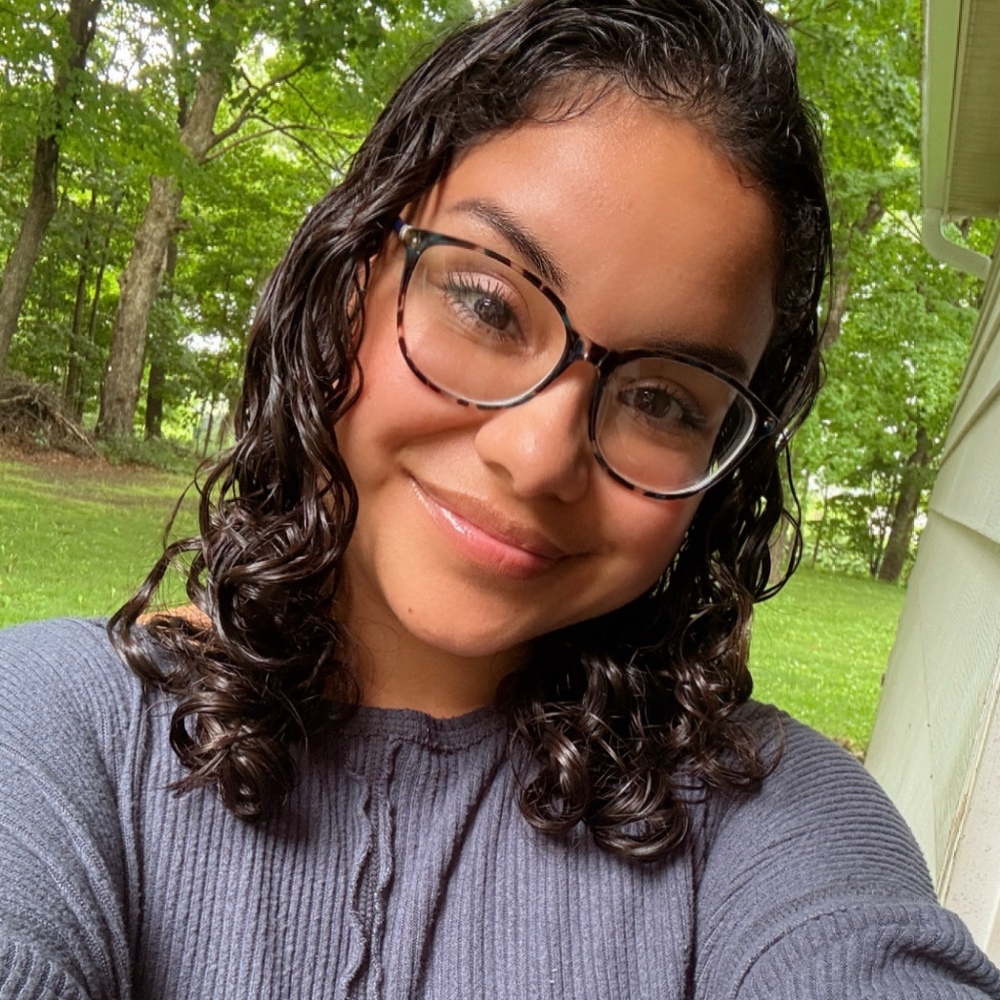 Meet your Posher, Alexia